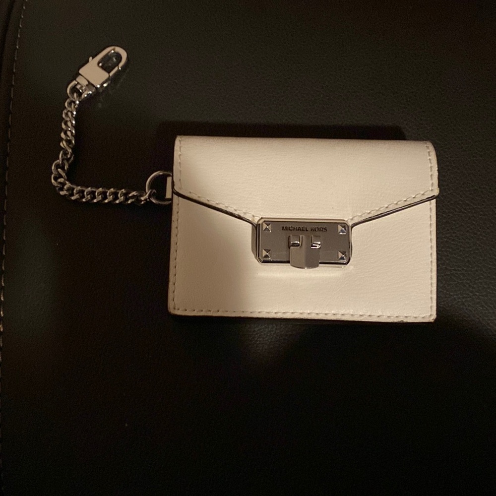 Attachable card holder/ coin holder can hold cards and money